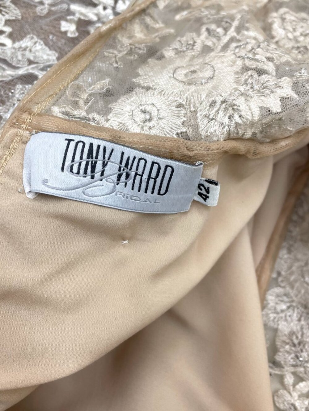 Tony Ward Couture Embroidered Wedding Gown Size 10 - Picture 7 of 11